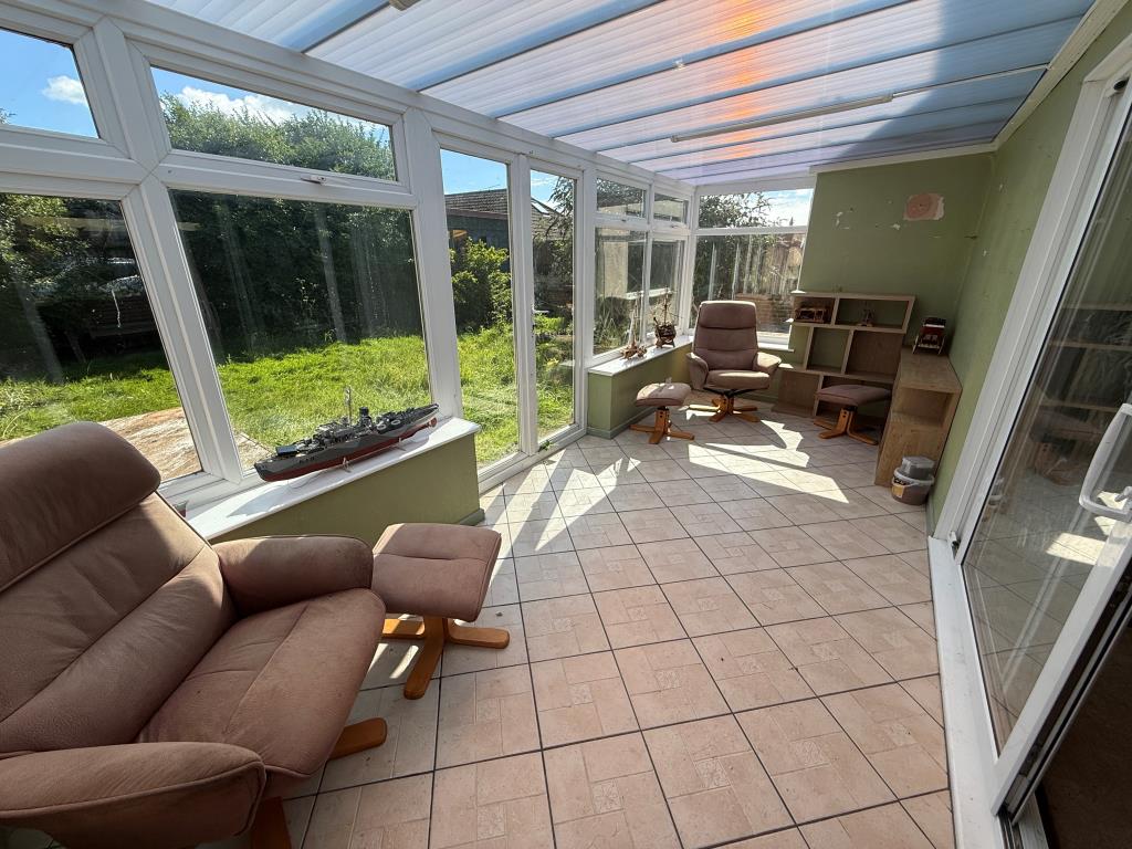 Lot: 150 - DETACHED HOUSE FOR REFURBISHMENT - Conservatory